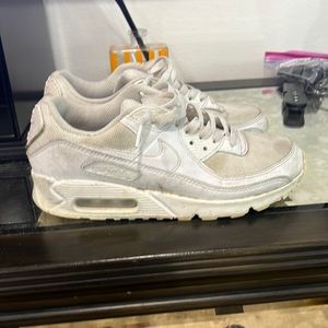 Nike air max size 7.5 color white